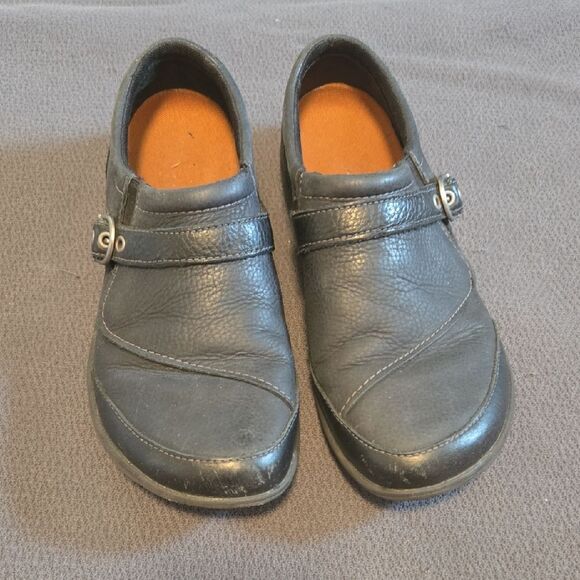 Merrell Black Leather Flats - Picture 1 of 8